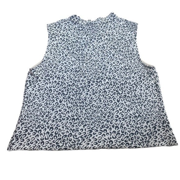 St. John Women’s L Mock Neck Sleeveless Shell Top White Snow Leopard Cheetah - Picture 4 of 7